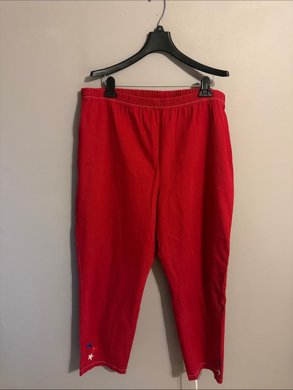 Quacker Factory Capri Pants. Red/Star Detail at Cuffs.  Size 3X